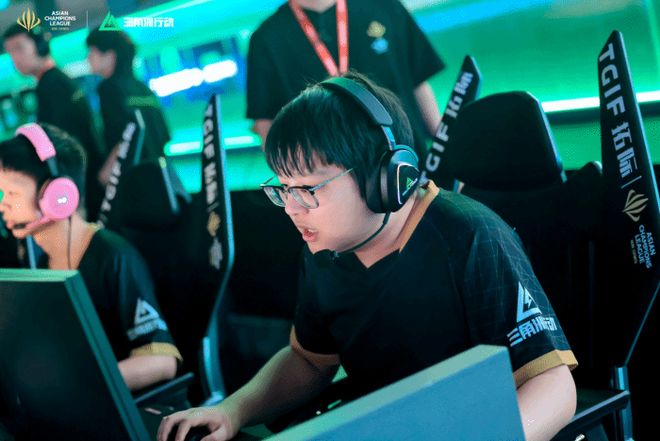 哨宣布比赛 哨宣布比赛